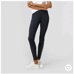 NWT Hue Mid-Rise Frayed Edge Denim Leggings - Black M